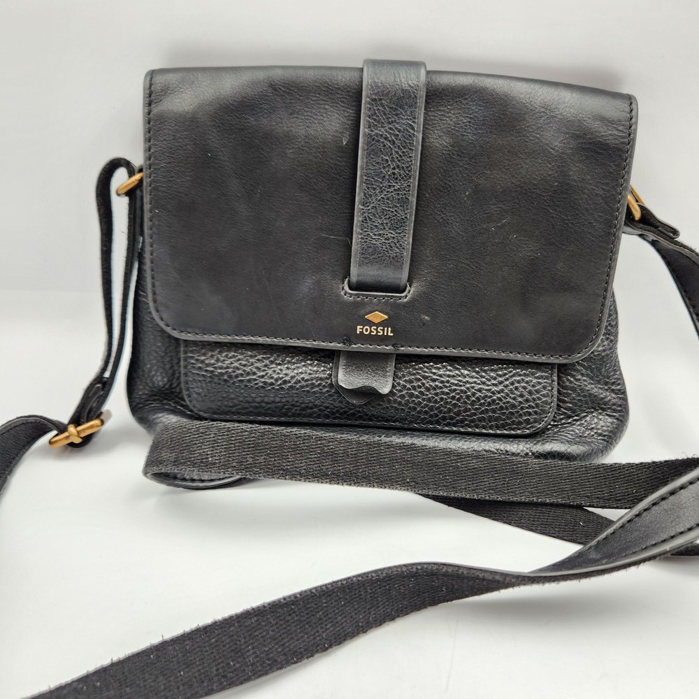 Fossil Black Leather Crossbody Bag Flap Snap Closure Zip Pocket Adjustable Strap